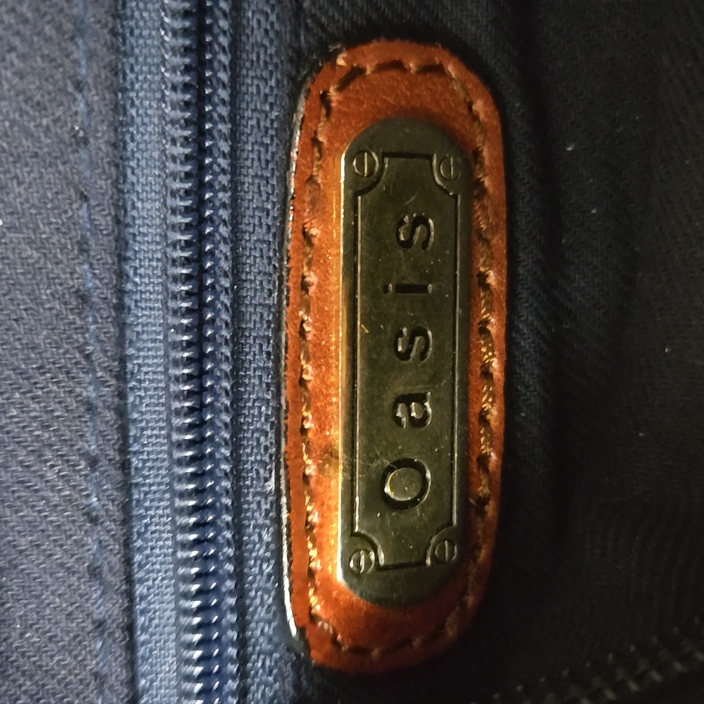 Oasis Black and Brown Leather Detail Bag 9x7x2 app - Picture 6 of 6